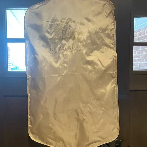 Burberry Hooded Short Showerproof Trench
Coat - Picture 9 of 16